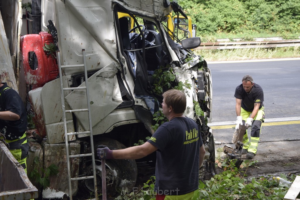 Schwerer VU A 3 Rich Oberhausen Hoehe AK Leverkusen P726.JPG - Miklos Laubert